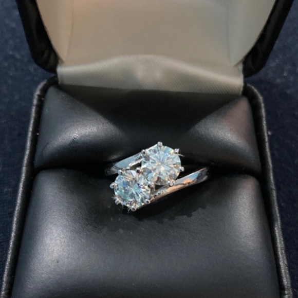 Gorgeous 2.14CT Double Moissanite Diamond Ring Size 7.25 - Picture 1 of 5